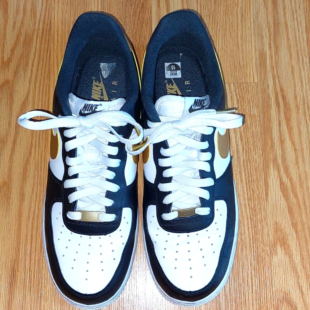 NIKE AIR FORCE 1